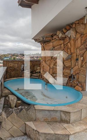 Casa à venda com 431m², 4 quartos e 8 vagas Casa à venda com 431m², 4 quartos e 8 vagasPiscina