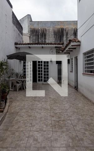 Casa à venda com 350m², 3 quartos e 5 vagas Casa à venda com 350m², 3 quartos e 5 vagasQuintal