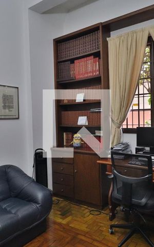 Casa à venda com 600m², 5 quartos e 2 vagasEscritório