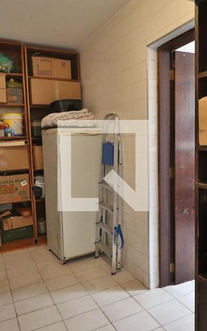 Casa à venda com 600m², 5 quartos e 2 vagasDeposito