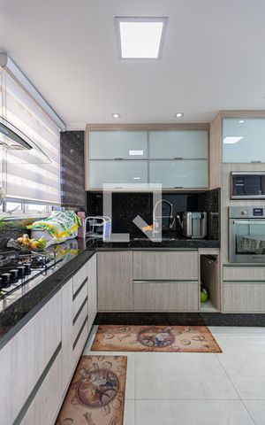 Apartamento à venda com 128m², 3 quartos e 3 vagas Apartamento à venda com 128m², 3 quartos e 3 vagasCozinha