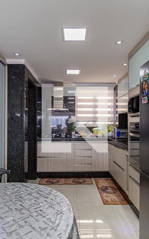 Apartamento à venda com 128m², 3 quartos e 3 vagas Apartamento à venda com 128m², 3 quartos e 3 vagasCozinha