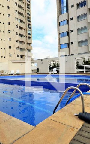 Apartamento à venda com 128m², 3 quartos e 3 vagas Apartamento à venda com 128m², 3 quartos e 3 vagasÁrea comum - Piscina