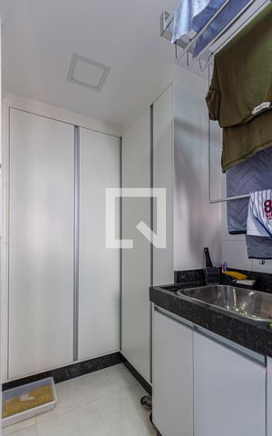 Apartamento à venda com 128m², 3 quartos e 3 vagas Apartamento à venda com 128m², 3 quartos e 3 vagasÁrea de Serviço