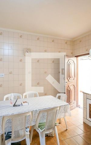 Casa à venda com 212m², 4 quartos e 2 vagas Casa à venda com 212m², 4 quartos e 2 vagasCozinha