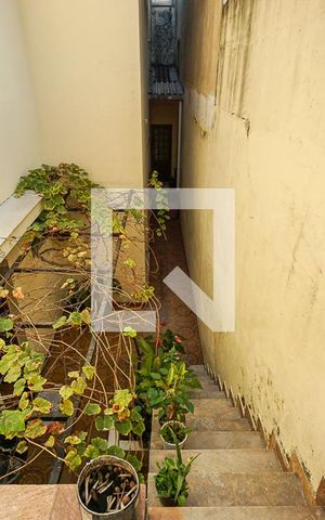 Casa à venda com 212m², 4 quartos e 2 vagas Casa à venda com 212m², 4 quartos e 2 vagasEscada da lavanderia