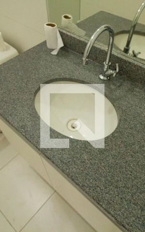 Apartamento à venda com 35m², 2 quartos e 1 vaga Apartamento à venda com 35m², 2 quartos e 1 vagaBanheiro