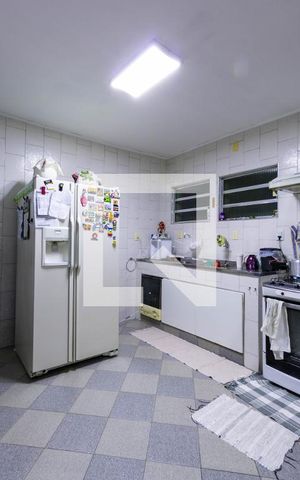 Casa à venda com 300m², 3 quartos e 6 vagas Casa à venda com 300m², 3 quartos e 6 vagasCozinha