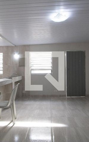 Casa à venda com 70m², 2 quartos e 1 vaga Casa à venda com 70m², 2 quartos e 1 vagaSala