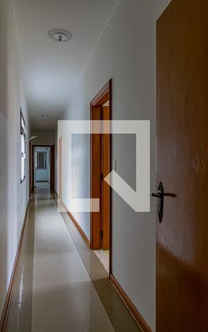 Casa à venda com 450m², 4 quartos e 8 vagas Casa à venda com 450m², 4 quartos e 8 vagasCorredor