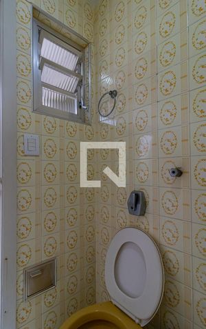 Casa à venda com 450m², 4 quartos e 8 vagas Casa à venda com 450m², 4 quartos e 8 vagasBanheiro de Serviço