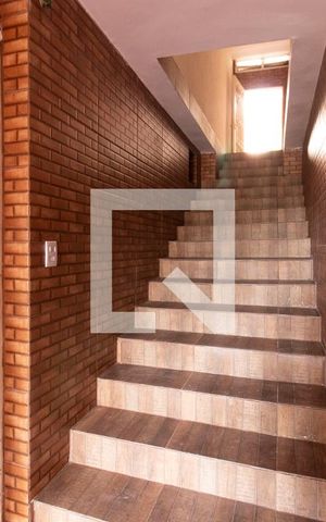 Casa para alugar com 184m², 3 quartos e 1 vaga Casa para alugar com 184m², 3 quartos e 1 vagaEscada Acesso