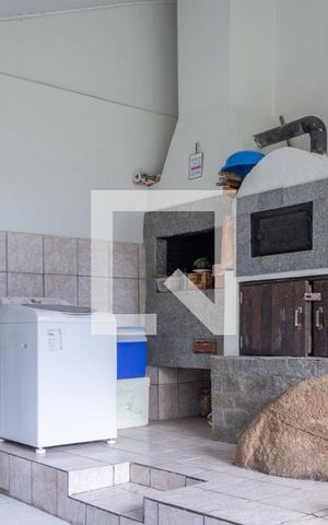 Casa à venda com 70m², 2 quartos e 3 vagas Casa à venda com 70m², 2 quartos e 3 vagasCozinha