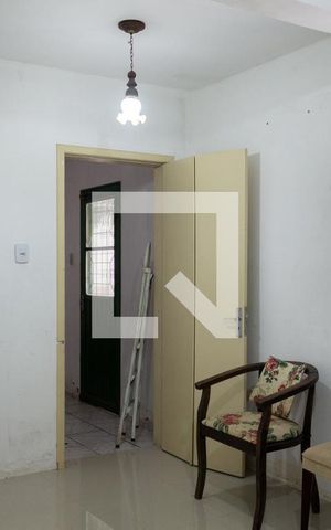 Casa à venda com 70m², 2 quartos e 3 vagas Casa à venda com 70m², 2 quartos e 3 vagasCopa