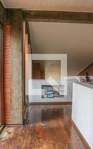 Casa à venda com 300m², 3 quartos e 3 vagas Casa à venda com 300m², 3 quartos e 3 vagasMezzanino