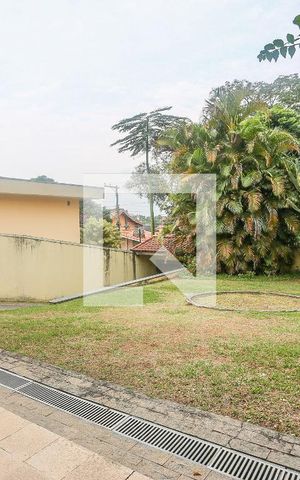 Casa à venda com 300m², 3 quartos e 3 vagas Casa à venda com 300m², 3 quartos e 3 vagasQuintal