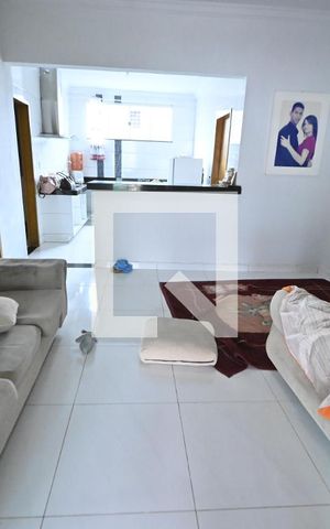 Casa à venda com 80m², 3 quartos e 2 vagasSala