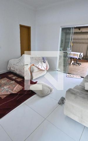 Casa à venda com 80m², 3 quartos e 2 vagasSala