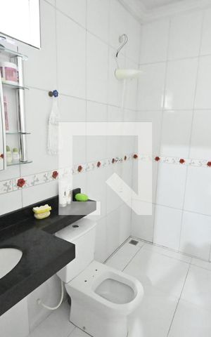 Casa à venda com 80m², 3 quartos e 2 vagasBanheiro do Quarto 1