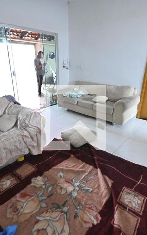 Casa à venda com 80m², 3 quartos e 2 vagasSala