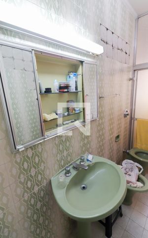 Casa de condomínio à venda com 200m², 3 quartos e 4 vagas Casa de condomínio à venda com 200m², 3 quartos e 4 vagasSuite