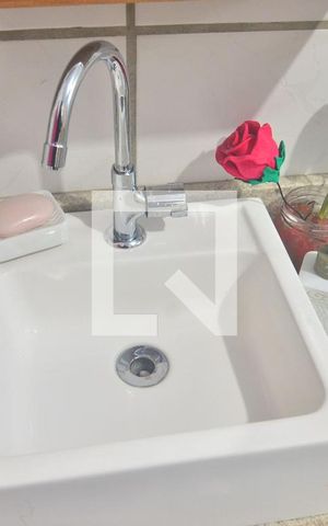 Casa à venda com 300m², 2 quartos e 4 vagasBanheiro social