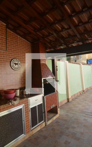 Casa à venda com 220m², 3 quartos e 1 vagaPiscina - Churrasqueira