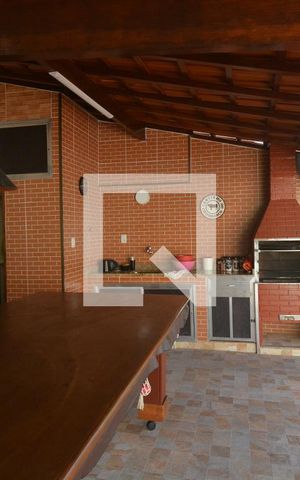 Casa à venda com 220m², 3 quartos e 1 vagaPiscina - Churrasqueira