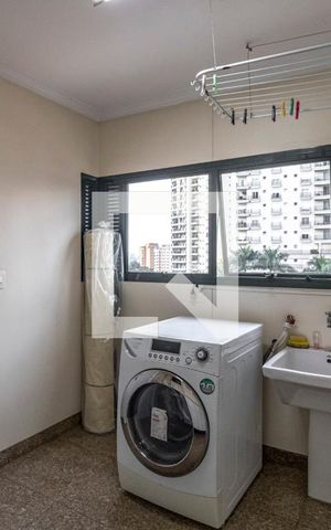 Apartamento à venda com 200m², 3 quartos e 3 vagas Apartamento à venda com 200m², 3 quartos e 3 vagasÁrea de Serviço