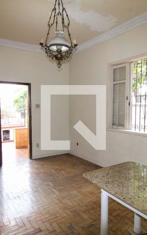 Casa à venda com 350m², 3 quartos e 4 vagas Casa à venda com 350m², 3 quartos e 4 vagasSala