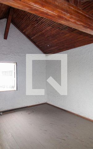 Casa à venda com 350m², 3 quartos e 4 vagas Casa à venda com 350m², 3 quartos e 4 vagasQuarto de Serviço