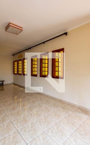 Casa à venda com 227m², 4 quartos e 4 vagas