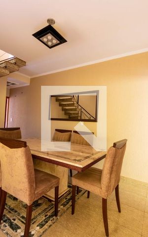 Casa à venda com 227m², 4 quartos e 4 vagas