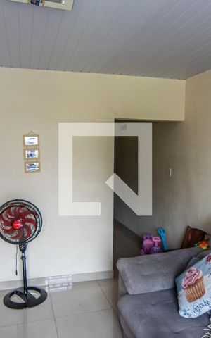Casa à venda com 184m², 3 quartos e sem vaga Casa à venda com 184m², 3 quartos e sem vagaSala