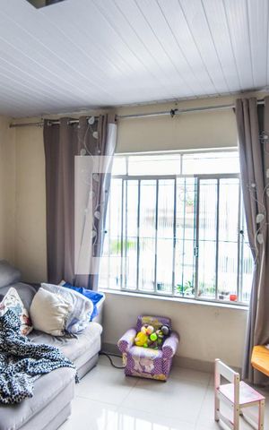 Casa à venda com 184m², 3 quartos e sem vaga Casa à venda com 184m², 3 quartos e sem vagaSala