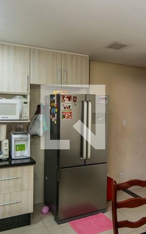 Casa à venda com 184m², 3 quartos e sem vaga Casa à venda com 184m², 3 quartos e sem vagaCozinha