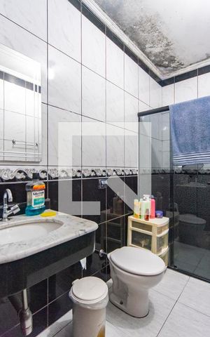 Casa à venda com 326m², 3 quartos e 6 vagas Casa à venda com 326m², 3 quartos e 6 vagasBanheiro do Quarto 3