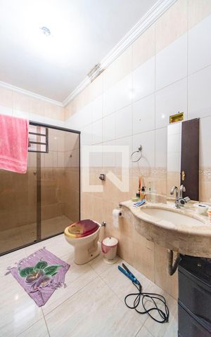 Casa à venda com 326m², 3 quartos e 6 vagas Casa à venda com 326m², 3 quartos e 6 vagasBanheiro