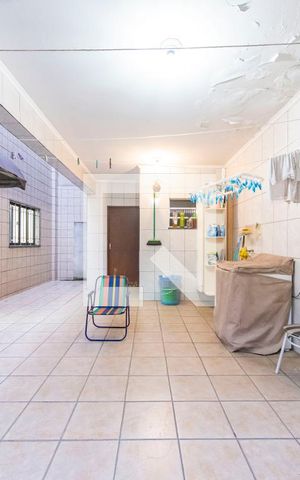 Casa à venda com 326m², 3 quartos e 6 vagas Casa à venda com 326m², 3 quartos e 6 vagasÁrea de Serviço
