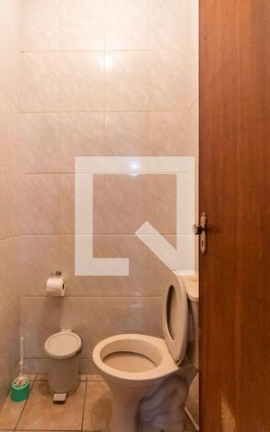 Casa à venda com 326m², 3 quartos e 6 vagas Casa à venda com 326m², 3 quartos e 6 vagasBanheiro de Serviço