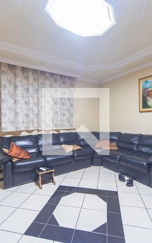 Casa à venda com 326m², 3 quartos e 6 vagas Casa à venda com 326m², 3 quartos e 6 vagasSala