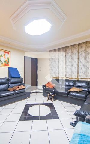 Casa à venda com 326m², 3 quartos e 6 vagas Casa à venda com 326m², 3 quartos e 6 vagasSala