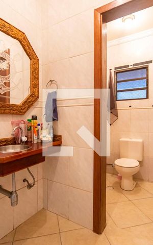 Casa à venda com 326m², 3 quartos e 6 vagas Casa à venda com 326m², 3 quartos e 6 vagasLavabo
