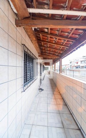 Casa à venda com 326m², 3 quartos e 6 vagas Casa à venda com 326m², 3 quartos e 6 vagasVaranda