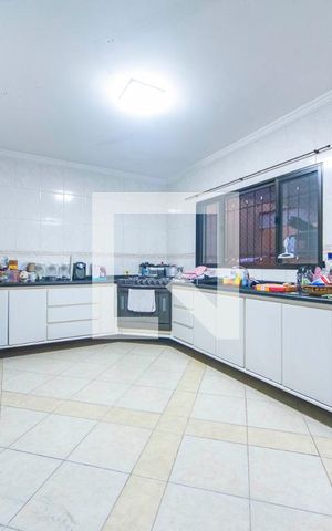 Casa à venda com 326m², 3 quartos e 6 vagas Casa à venda com 326m², 3 quartos e 6 vagasCozinha