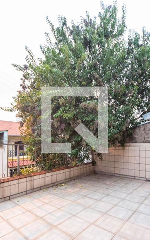 Casa à venda com 326m², 3 quartos e 6 vagas Casa à venda com 326m², 3 quartos e 6 vagasVaranda