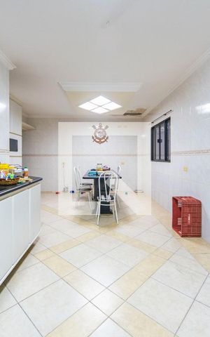 Casa à venda com 326m², 3 quartos e 6 vagas Casa à venda com 326m², 3 quartos e 6 vagasCozinha