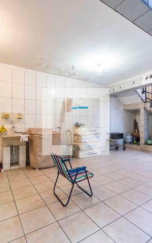 Casa à venda com 326m², 3 quartos e 6 vagas Casa à venda com 326m², 3 quartos e 6 vagasÁrea de Serviço