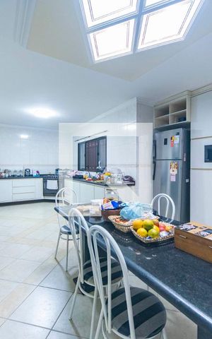 Casa à venda com 326m², 3 quartos e 6 vagas Casa à venda com 326m², 3 quartos e 6 vagasCozinha