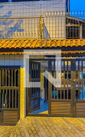Casa à venda com 326m², 3 quartos e 6 vagas Casa à venda com 326m², 3 quartos e 6 vagasFachada